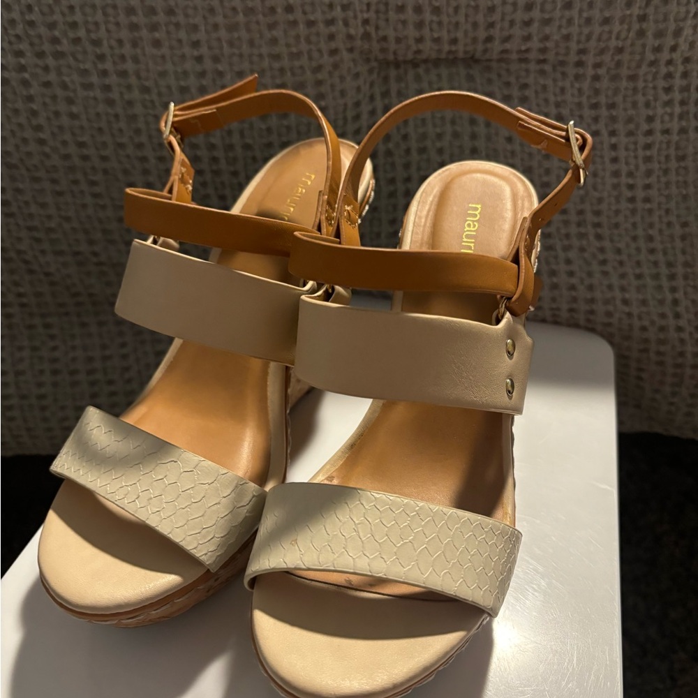 Maurice brand woman wedges size 6